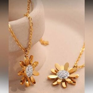 Chic Daisy Necklace N1159